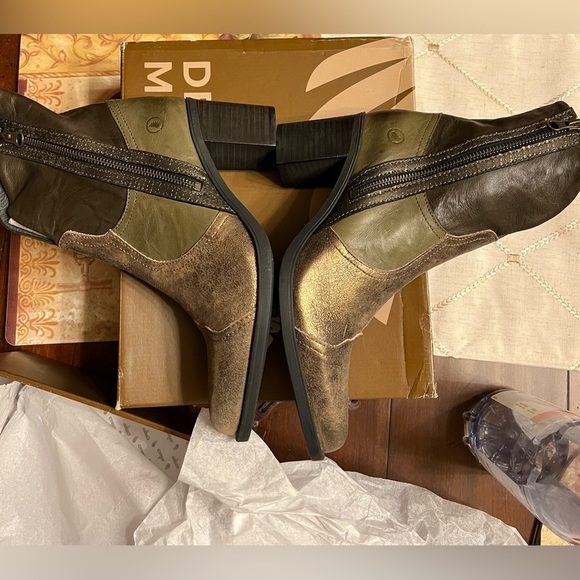 CASTA Twist Combo Heeled Boots in gold & olive, NIB, size 39 (8.5 US) - Picture 10 of 15